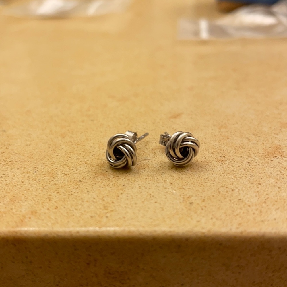 14k loveknot 7mm